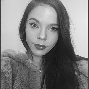 Meet your Posher, Holly